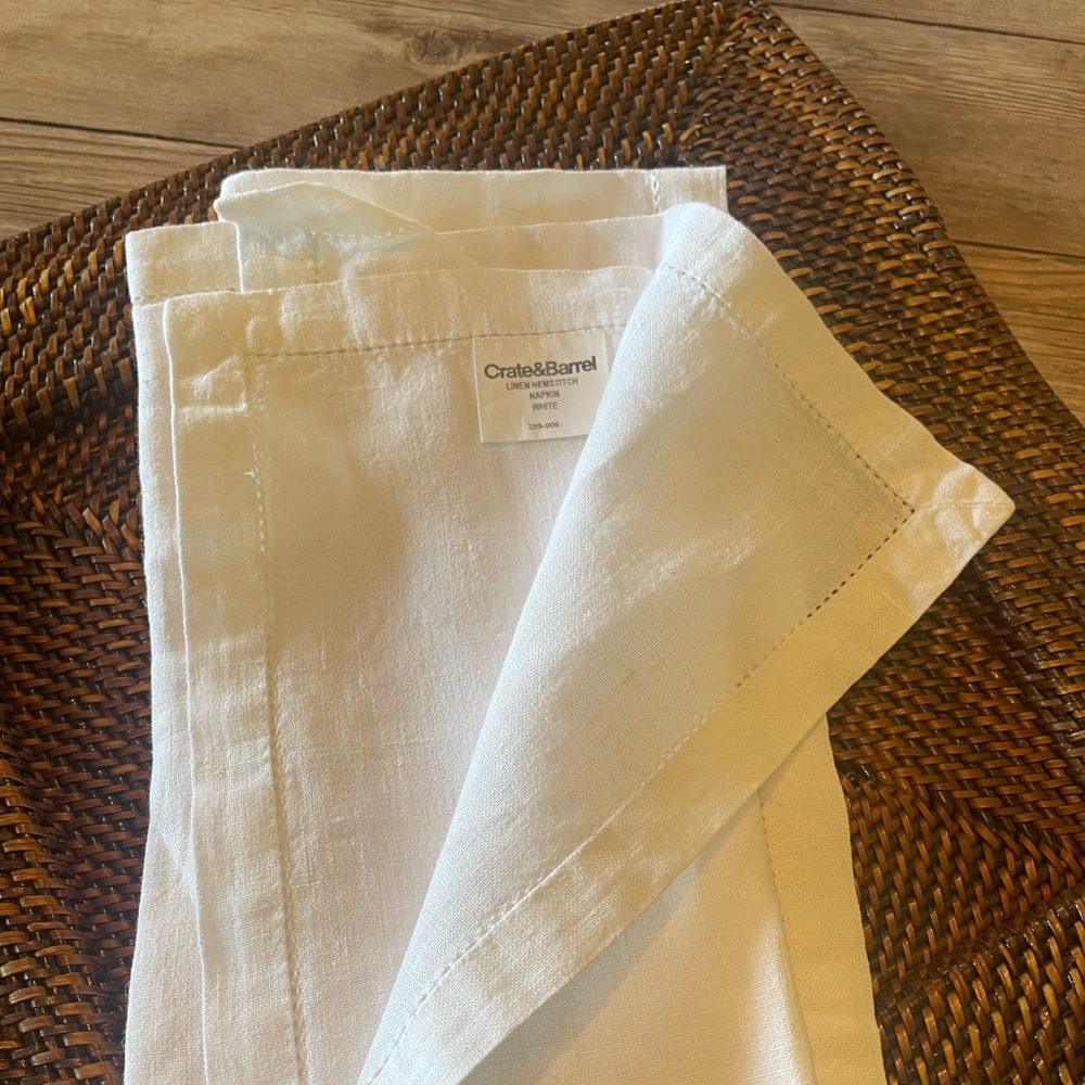 Williams Sonoma Hand-Woven Rattan Chargers • Linen Napkins & Napkin Rings - Picture 8 of 12
